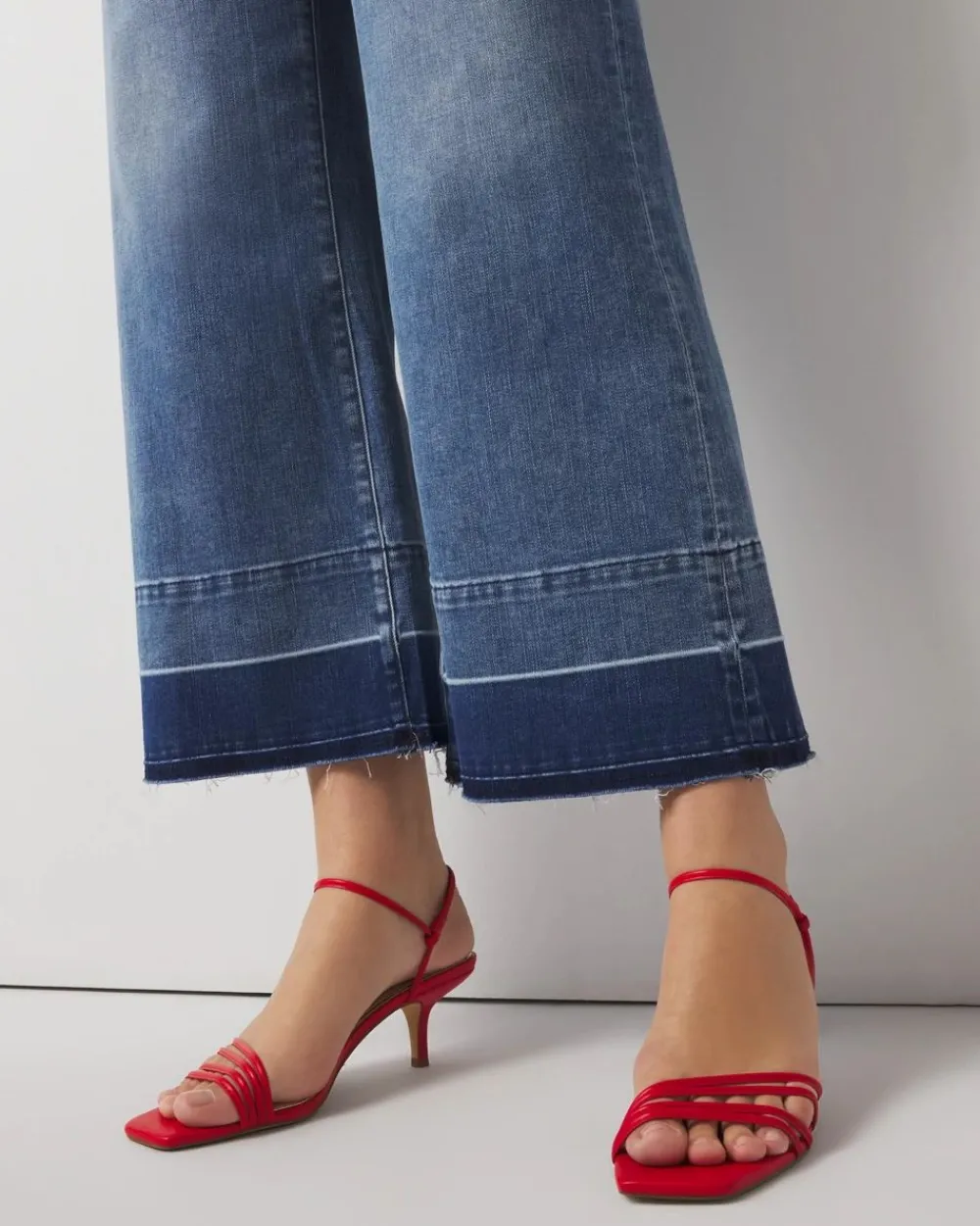 Curvy High-Rise Released Hem Wide Leg Cropped Jean*White House Black Market Sale