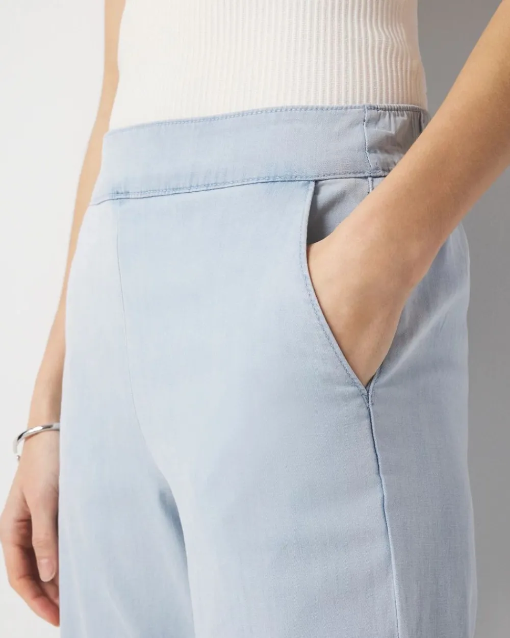 High-Rise Pull-On Wide Leg Jean*White House Black Market Online
