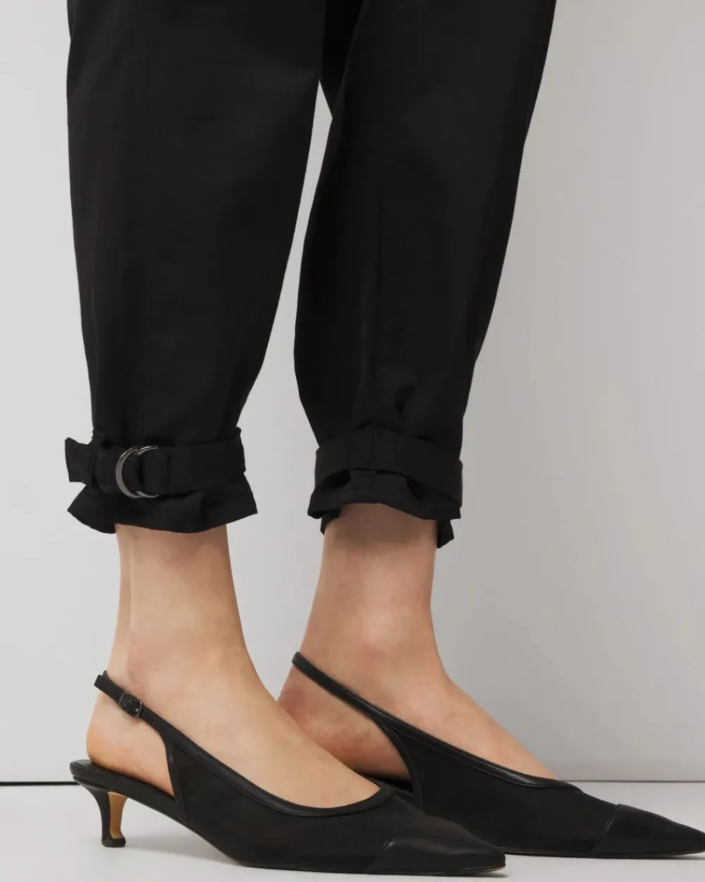 Petite Extra High-Rise Pret Cargo Tapered Ankle Pant*White House Black Market Outlet