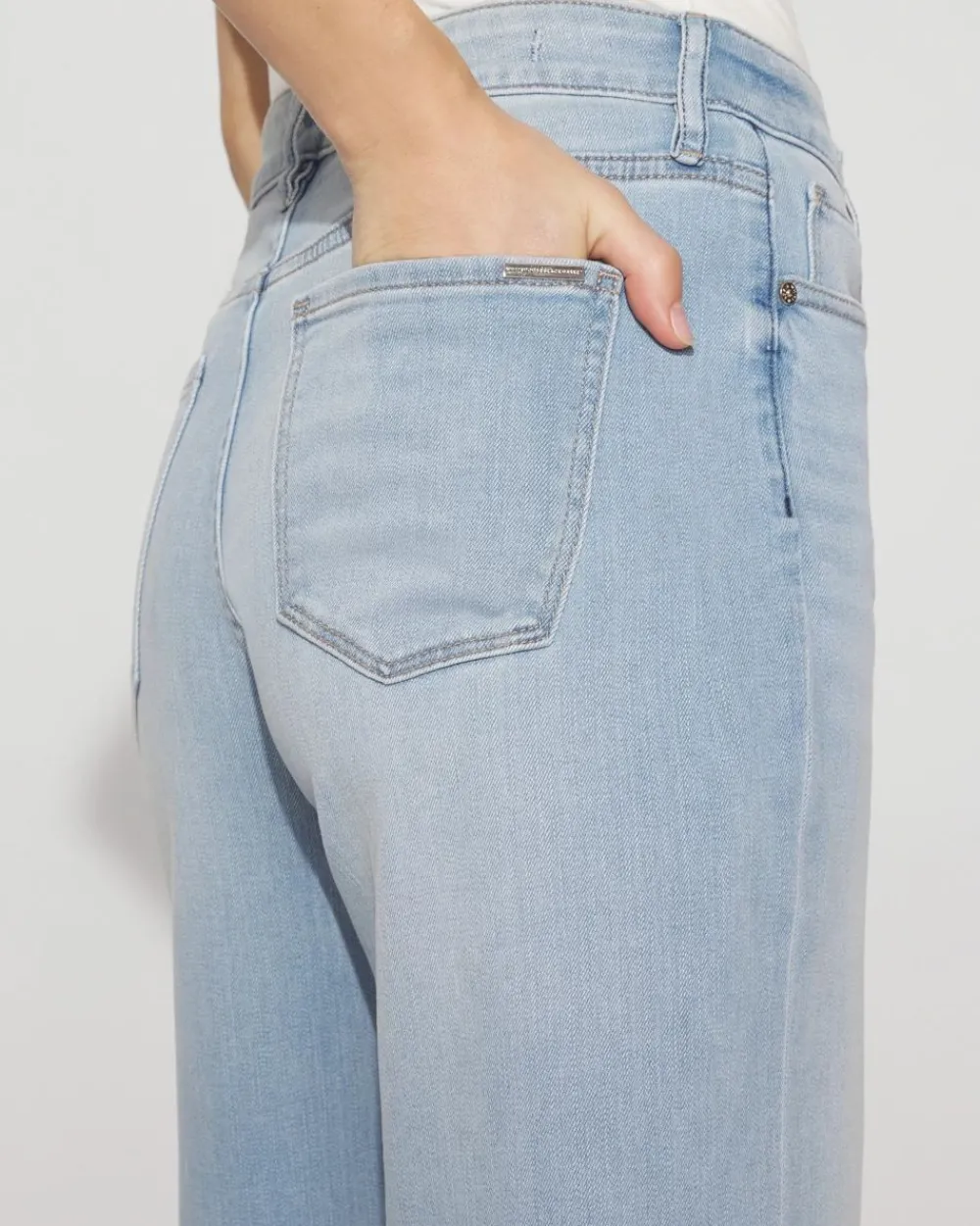 Petite High-Rise Wide Leg Cuff Cropped Jean*White House Black Market Online
